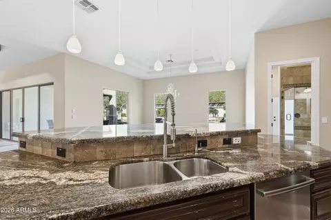 Kitchen - 2900 E Clark Dr, Gilbert, AZ 85297 photo 5 of 6