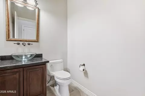 Bath - 2900 E Clark Dr, Gilbert, AZ 85297 photo 8 of 9