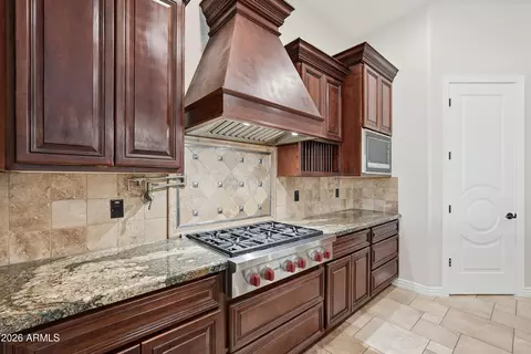 Kitchen - 2900 E Clark Dr, Gilbert, AZ 85297 photo 4 of 6