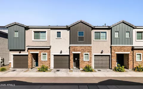 2822 W White Feather Ln, Phoenix, AZ 85085
