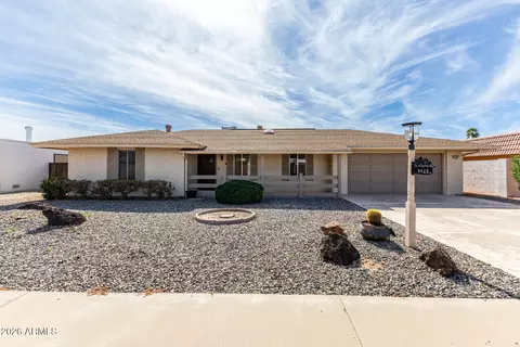 9425 W Rolling Hills Dr, Sun City, AZ 85351