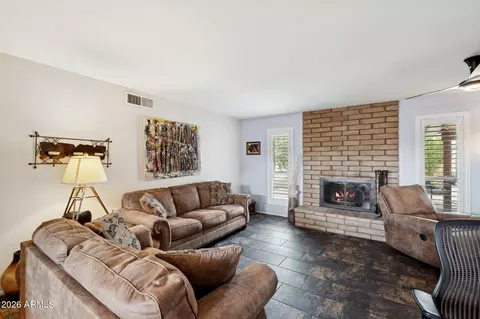 Living - 802 E Marconi Ave, Phoenix, AZ 85022 photo 3 of 4