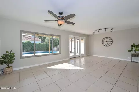 Living - 1659 E Bluefield Cir, Phoenix, AZ 85022 photo 1 of 9