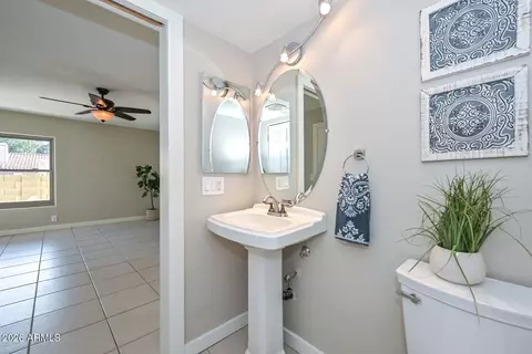 Bath - 1659 E Bluefield Cir, Phoenix, AZ 85022 photo 1 of 5