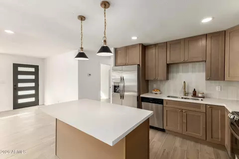 Kitchen - 622 E Papago Dr, Tempe, AZ 85288 photo 5 of 6