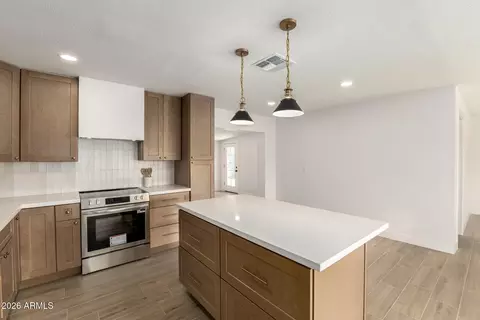 Kitchen - 622 E Papago Dr, Tempe, AZ 85288 photo 3 of 6