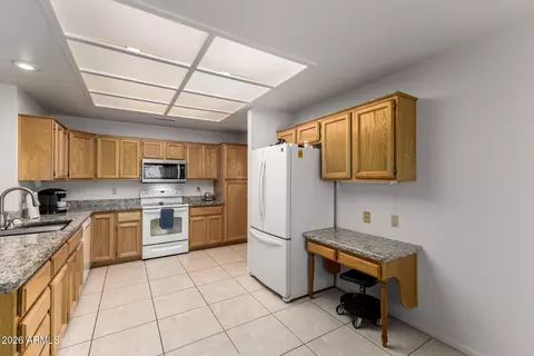 Kitchen - 8214 E Navarro Ave, Mesa, AZ 85209 photo 4 of 5