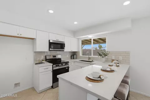 Kitchen - 7509 E Hackamore Cir, Mesa, AZ 85207 photo 2 of 5