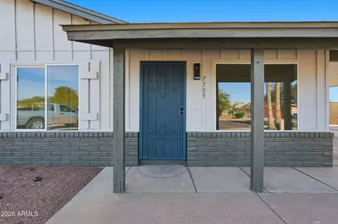 Exterior - 7509 E Hackamore Cir, Mesa, AZ 85207 photo 2 of 9