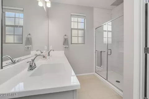Bath - 1711 E Chelsea Ln, Gilbert, AZ 85295 photo 2 of 5