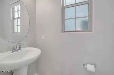 Bath - 1711 E Chelsea Ln, Gilbert, AZ 85295 photo 1 of 5