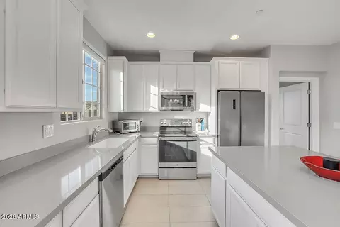Kitchen - 1711 E Chelsea Ln, Gilbert, AZ 85295 photo 5 of 6
