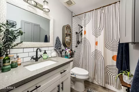 Bath - 3335 W Acoma Dr, Phoenix, AZ 85053 photo 1 of 2
