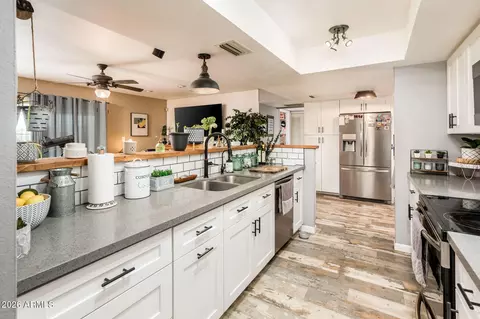Kitchen - 3335 W Acoma Dr, Phoenix, AZ 85053 photo 7 of 7