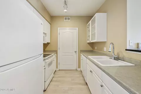 Kitchen - 1701 E Colter St #234, Phoenix, AZ 85016 photo 2 of 6
