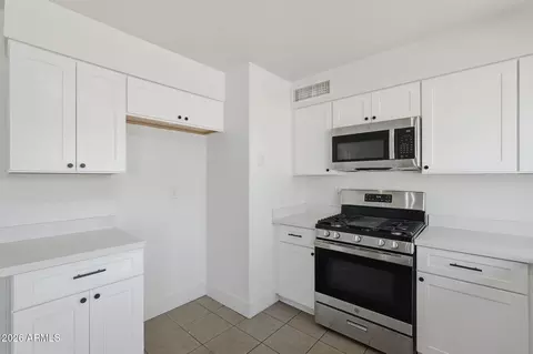 Kitchen - 2012 W Romley Rd, Phoenix, AZ 85041 photo 4 of 5