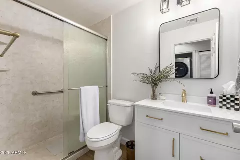 Bath - 6232 N 30th Pl, Phoenix, AZ 85016 photo 2 of 2