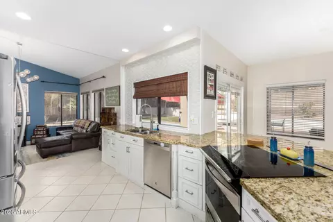 Kitchen - 3911 E Shannon St, Phoenix, AZ 85044 photo 3 of 6