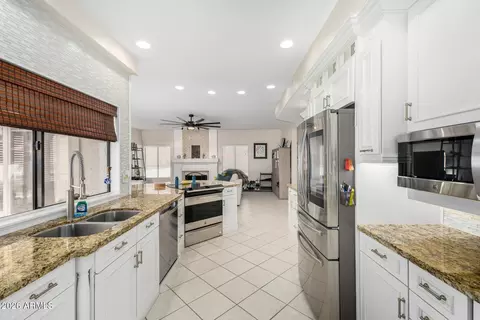 Kitchen - 3911 E Shannon St, Phoenix, AZ 85044 photo 1 of 6