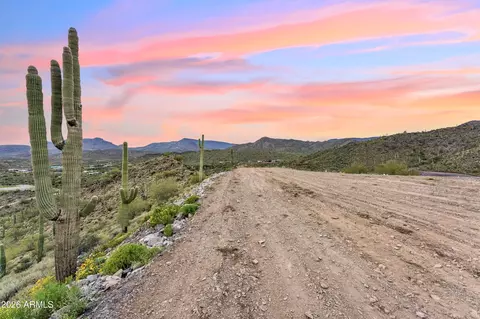 41811 N 72nd -- St #-, Cave Creek, AZ 85331
