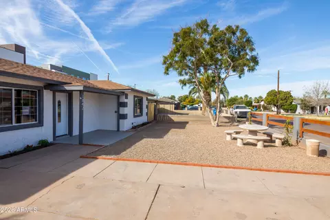 1847 E Pinchot Ave, Phoenix, AZ 85016