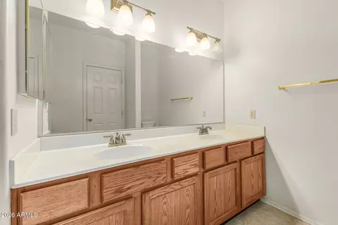 Bath - 4171 E Rockledge Rd, Phoenix, AZ 85044 photo 2 of 3