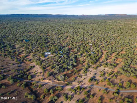 39500 N Kimlee Rd #7, Ash Fork, AZ 86320