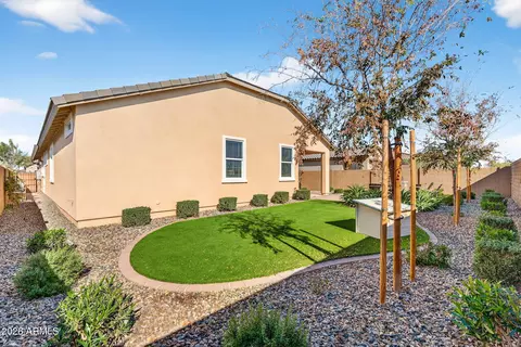 Exterior - 9953 S Dutchman Dr, Apache Junction, AZ 85120 photo 2 of 11