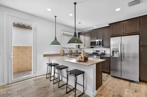 Kitchen - 9953 S Dutchman Dr, Apache Junction, AZ 85120 photo 4 of 6