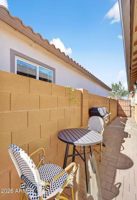 Exterior - 9953 S Dutchman Dr, Apache Junction, AZ 85120 photo 5 of 11