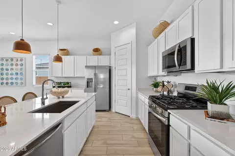 Kitchen - 9965 S Dutchman Dr, Apache Junction, AZ 85120 photo 4 of 4