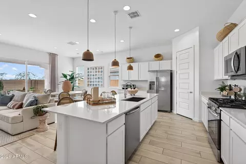Kitchen - 9965 S Dutchman Dr, Apache Junction, AZ 85120 photo 3 of 4