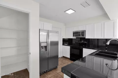 Kitchen - 1124 E Rose Ln #3, Phoenix, AZ 85014 photo 5 of 5