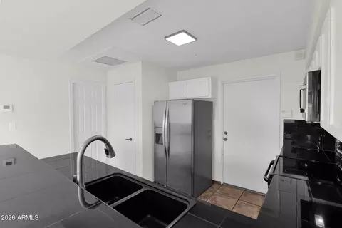 Kitchen - 1124 E Rose Ln #3, Phoenix, AZ 85014 photo 3 of 5