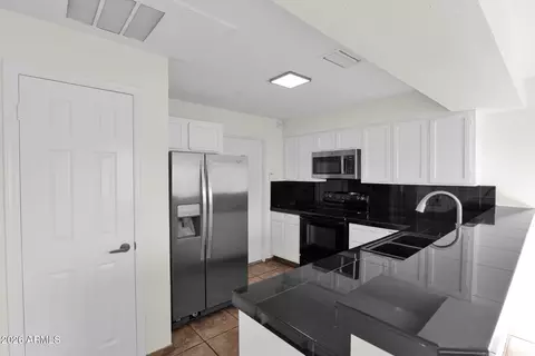 Kitchen - 1124 E Rose Ln #3, Phoenix, AZ 85014 photo 1 of 5