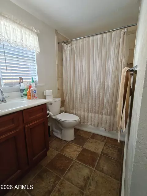 Bath - 267 E North St, Globe, AZ 85501 photo 1 of 4