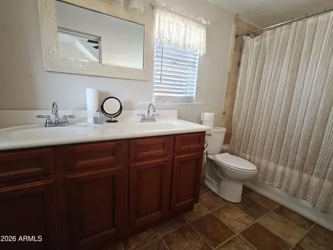 Bath - 267 E North St, Globe, AZ 85501 photo 3 of 4