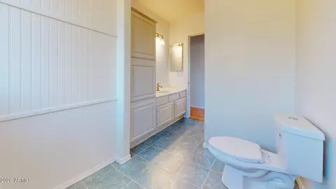 Bath - 1529 E Cloud Rd, Phoenix, AZ 85086 photo 2 of 4