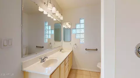 Bath - 1529 E Cloud Rd, Phoenix, AZ 85086 photo 3 of 4