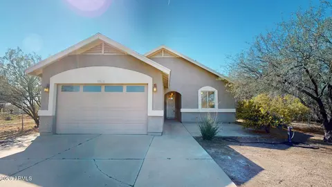 Exterior - 1529 E Cloud Rd, Phoenix, AZ 85086 photo 1 of 3
