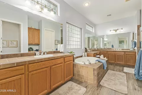 Bath - 4192 E Chestnut Ln, Gilbert, AZ 85298 photo 1 of 3