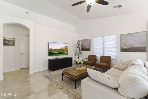Living - 652 S Bahama Dr, Gilbert, AZ 85296 photo 1 of 1