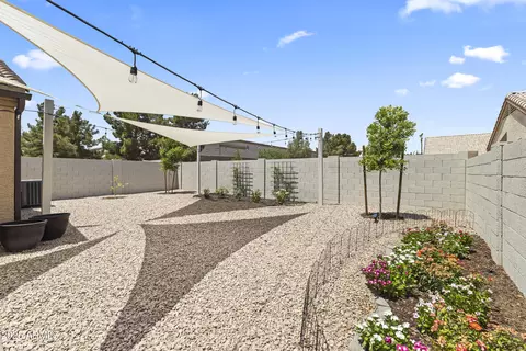 Exterior - 652 S Bahama Dr, Gilbert, AZ 85296 photo 2 of 4