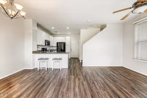 Living - 3621 E Leslie Dr, Gilbert, AZ 85296 photo 1 of 4