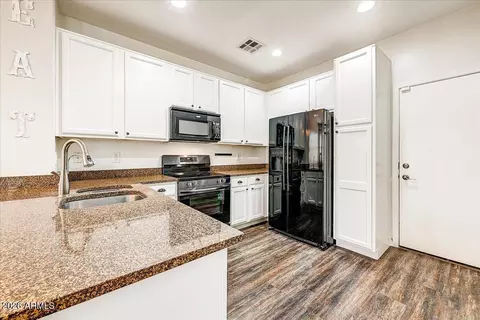 Kitchen - 3621 E Leslie Dr, Gilbert, AZ 85296 photo 1 of 2