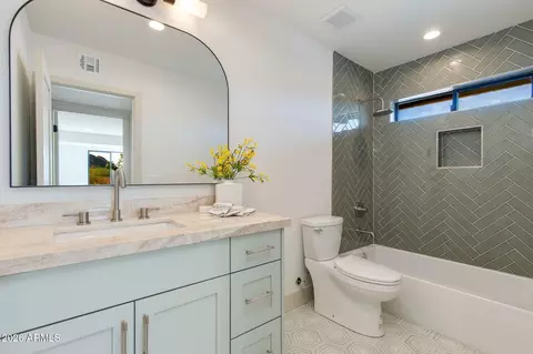 Bath - 2212 E Cinnabar Ave, Phoenix, AZ 85028 photo 5 of 5