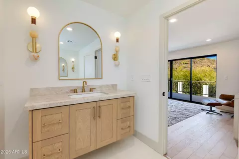 Bath - 2212 E Cinnabar Ave, Phoenix, AZ 85028 photo 4 of 5