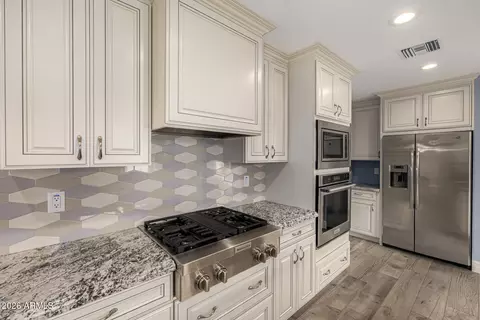 Kitchen - 4010 E Coolidge St, Phoenix, AZ 85018 photo 3 of 8