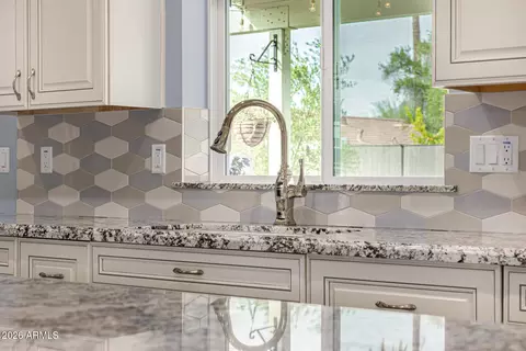 Kitchen - 4010 E Coolidge St, Phoenix, AZ 85018 photo 6 of 8