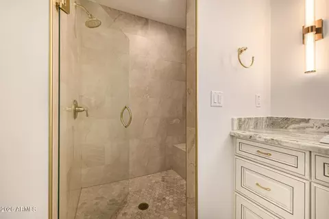 Bath - 4010 E Coolidge St, Phoenix, AZ 85018 photo 2 of 10
